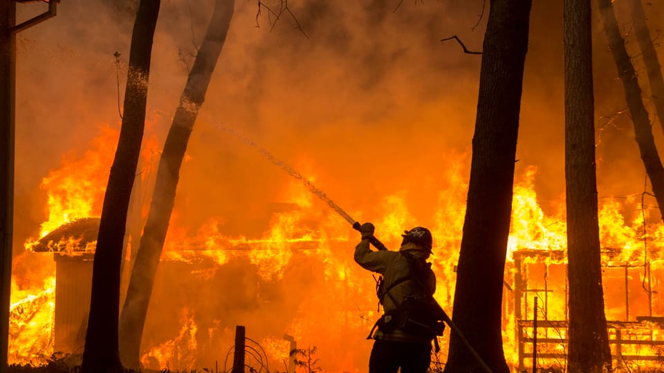 Purtret da l'incendi a Paradise, en California. 