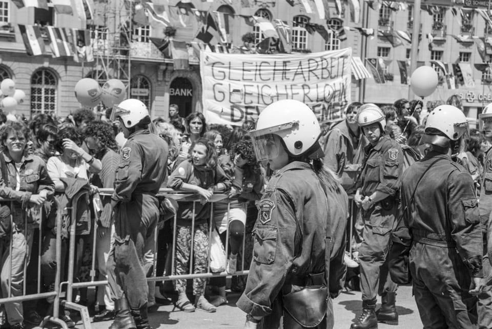 Frauenstreik 1991. Gleiche Arbeit, gleicher Lohn.