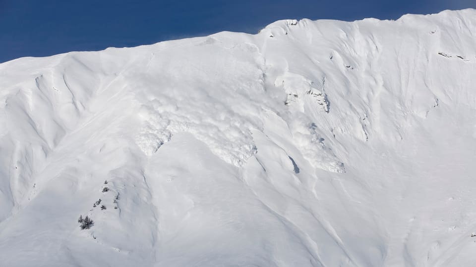 Ina lavina che va a val. 