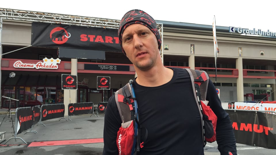 Damian Dosch ha cuntanschì l'arrivada da la cursa da 200 km dal Swiss Irontrail 