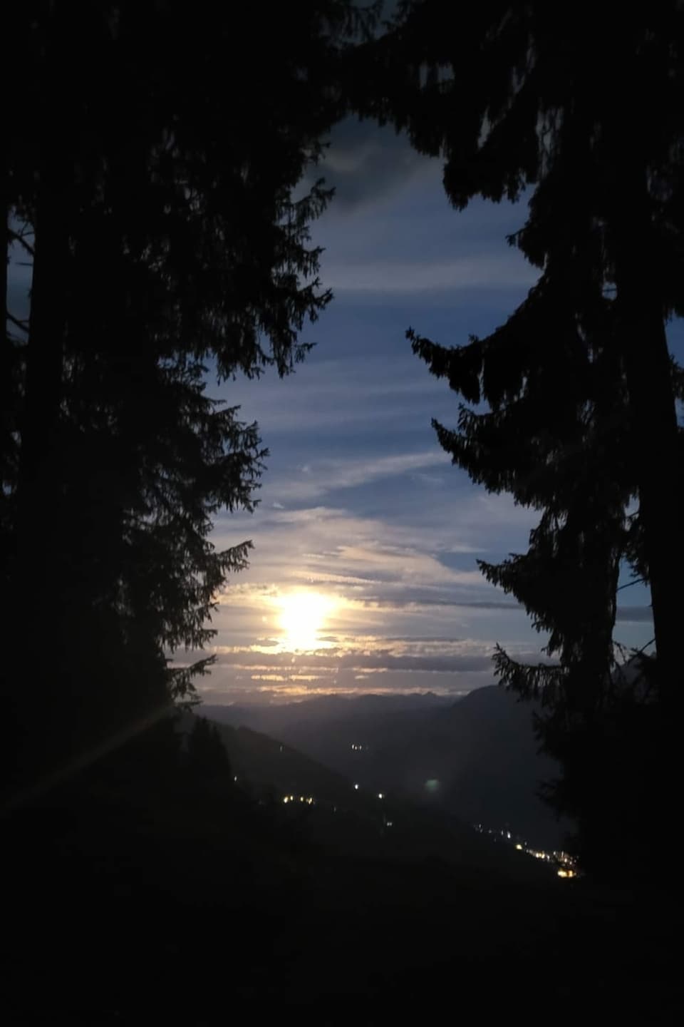 Sonnenaufgang mit Blick über das Tal.