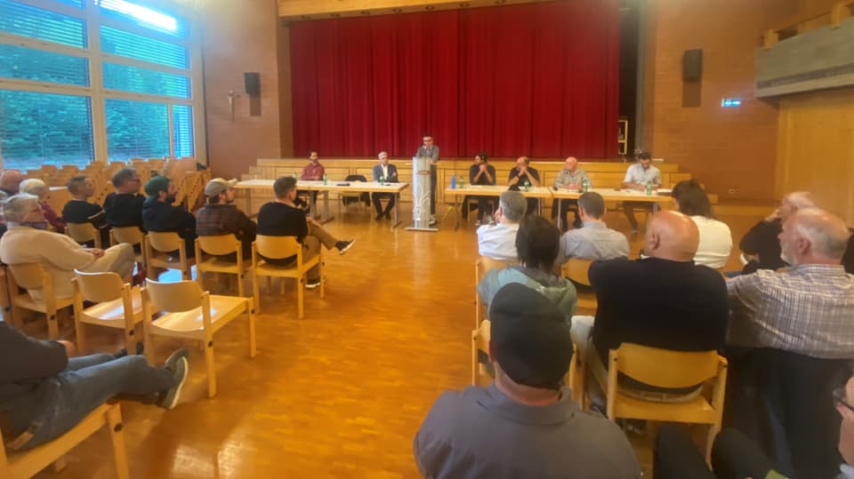 Podiumsdiskussion Surses.