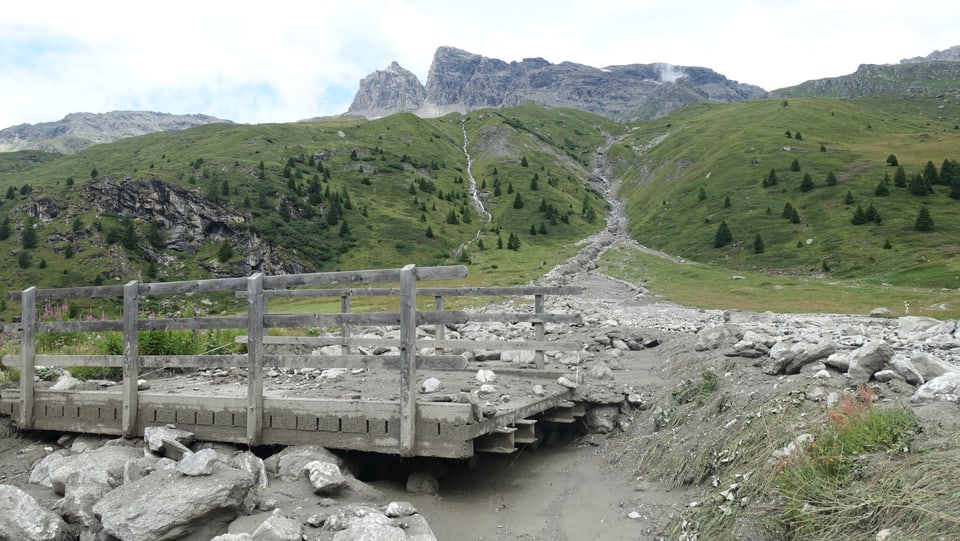 Questa punt è vegnida purtada davent da la bova per dapli che 50 meters.