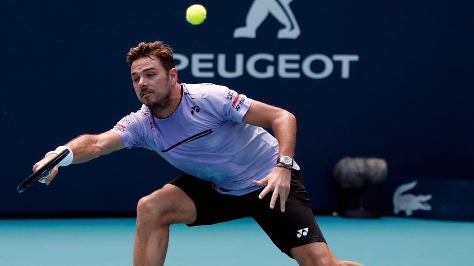Il giugader da tennis Stan Wawrinka sa stenda per ina balla