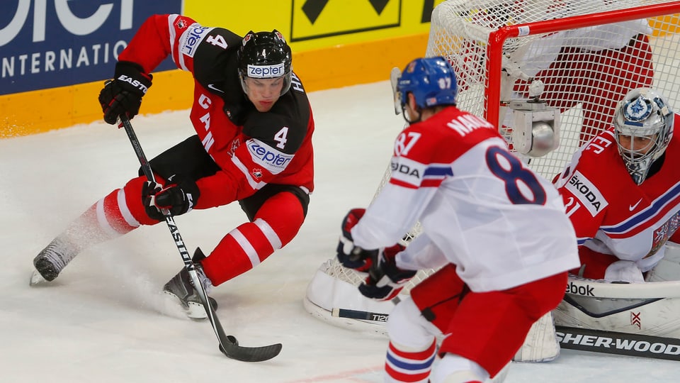 Giugaders da hockey sin glatsch en acziun