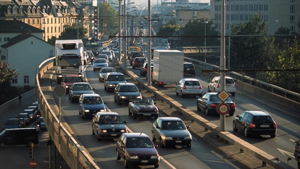 Traffic sin la Hardbrücke a Turitg.