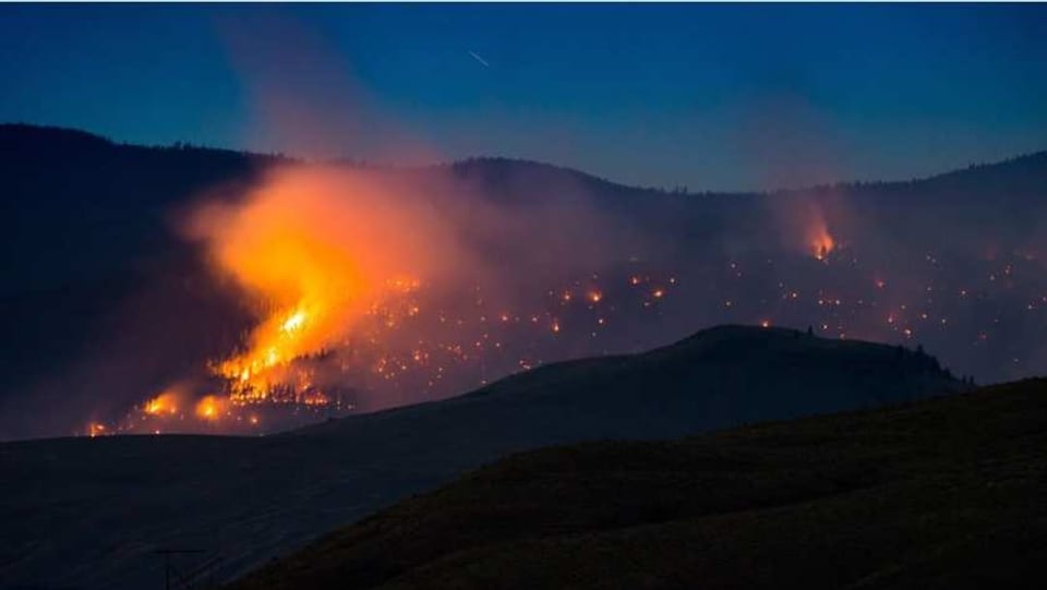 Incendi da guaud sper ina citad la notg.
