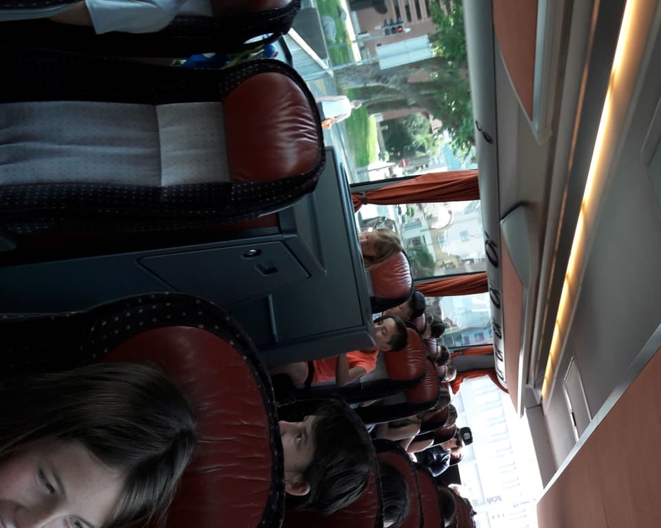 Il Chor d'uffants Surselva: Purtret dals uffants en il bus vi da durmir.