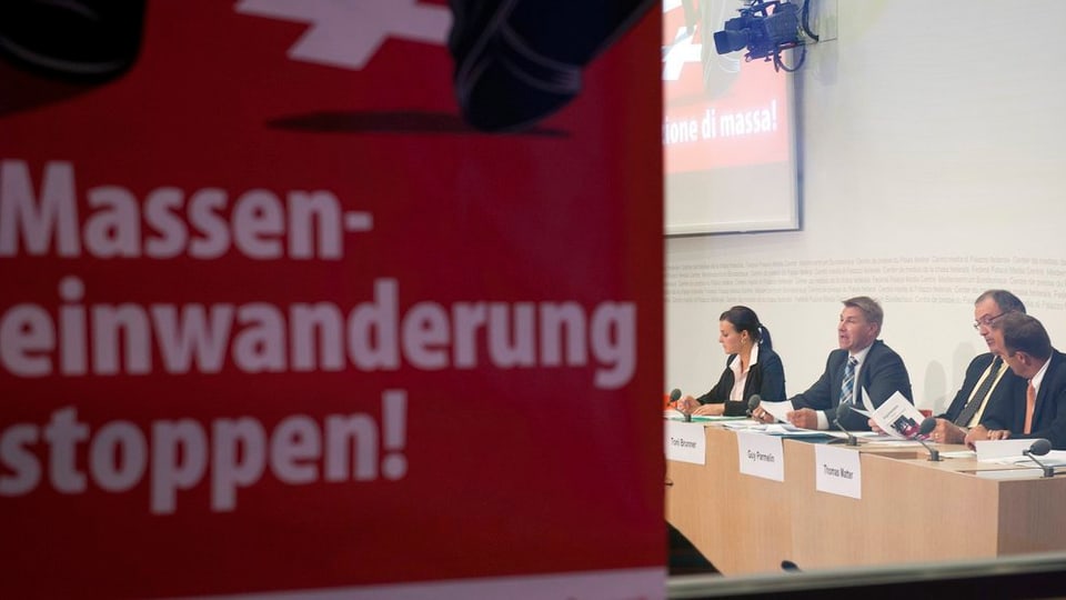 Placat Masseneinwanderung stoppen! e davos represchentants da la PPS