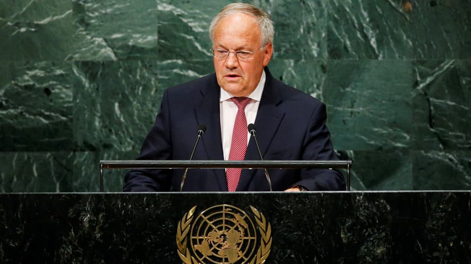 Johann Schneider-Ammann davos il pult dal pledader da l'ONU. 