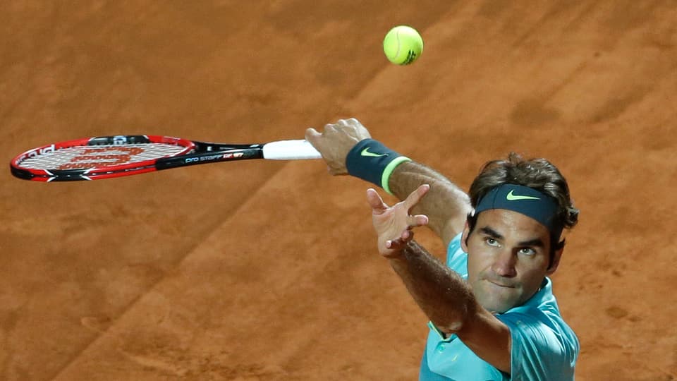 Roger Federer, il giugader da tennis dat in service