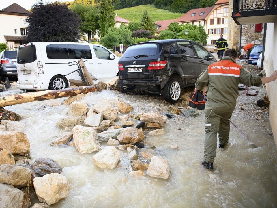 Aua e crappa sin via tras il vitg.