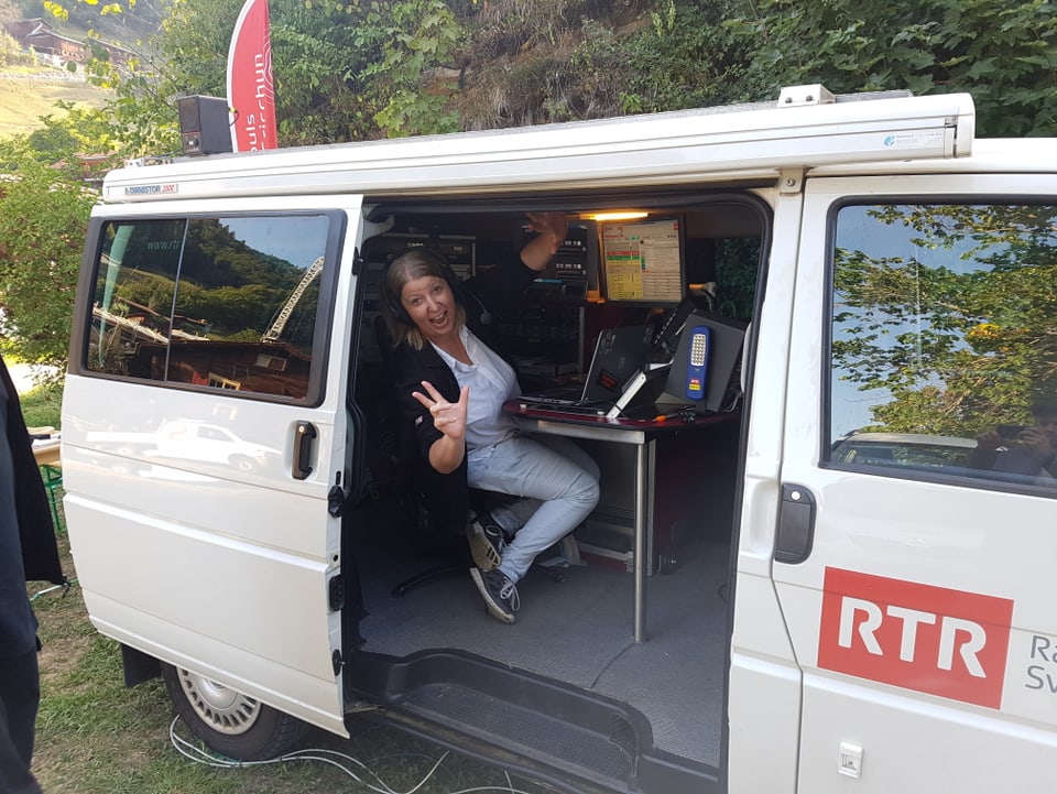 Georgina Janki en acziun ord il bus da RTR.
