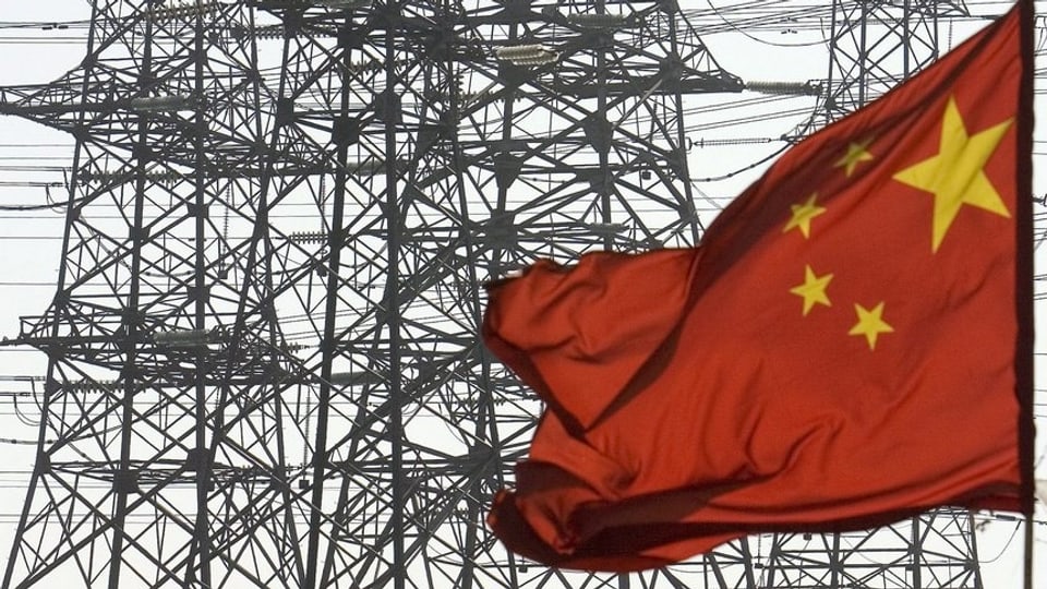 Bandiera da la China avant pitgas electricas.