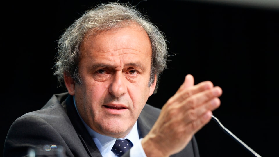 Il president da la Uefa Michel Platini durant ina conferenza da medias.