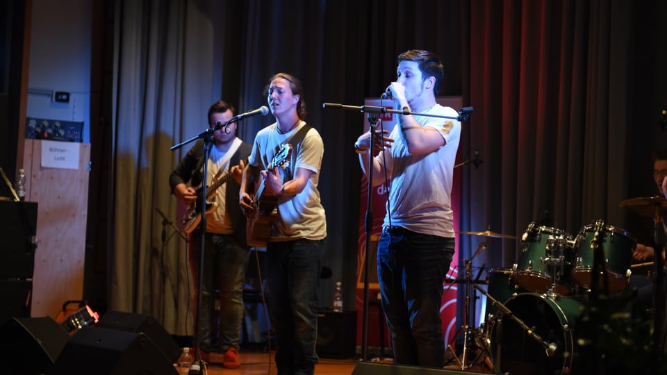 Giganto-Mattiu & band al «Da cumpagnia» a Cuira. ina giuvna band sin il palc