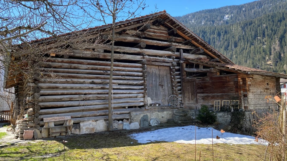 La gallaria sa chatta en il plaun sut a la Via Granda.