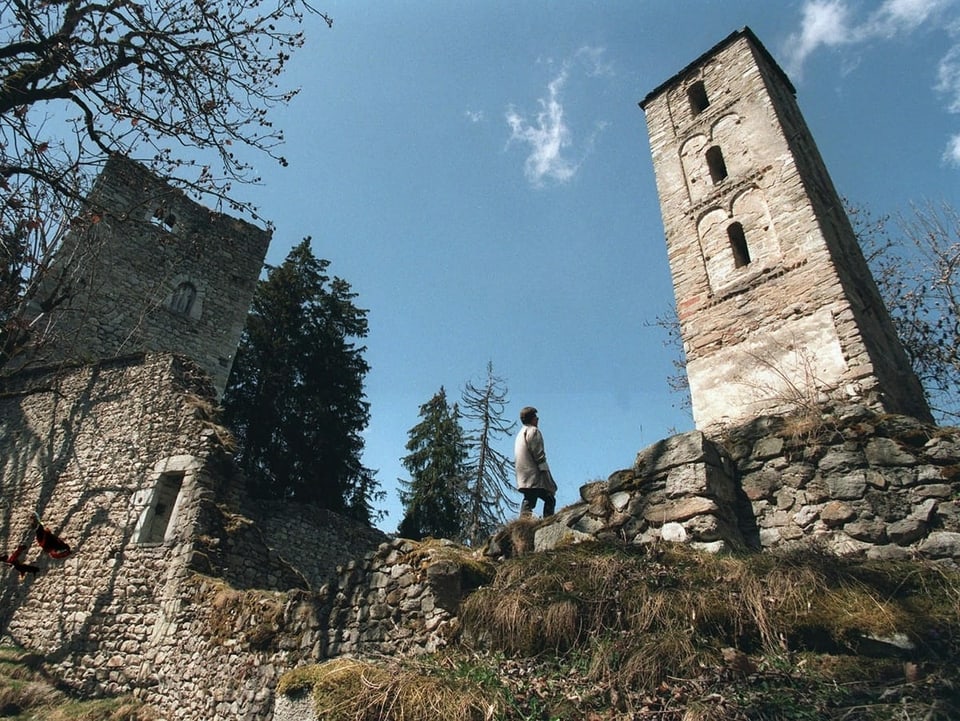 Tranter las ruinas dal chasté da Munt S. Gieri sper Vuorz en Surselva sa chatta in dals emprims clutgers dal Grischun. El è probablamain 1000 onns vegl.