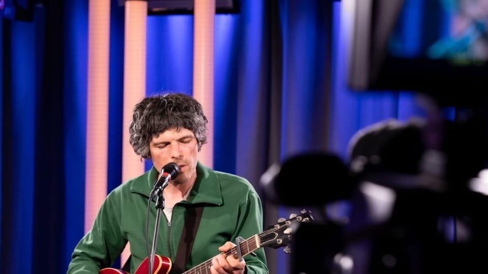 Pascal Gamboni musiziert in der Lounge RTR