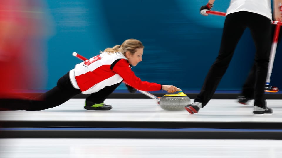 il skip da las dunnas svizras, Silvana Tirinzoni, en acziun als gieus olimpics a Pyeongchang