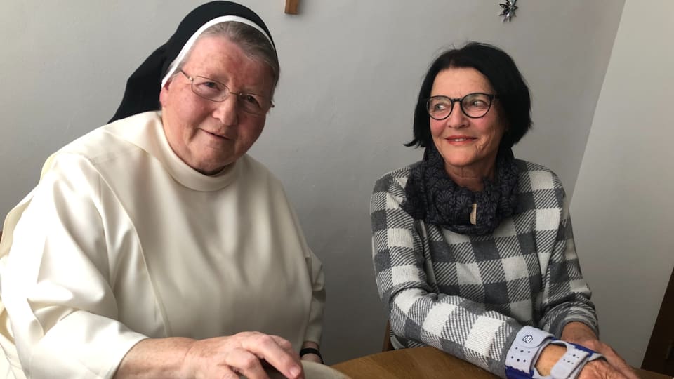 Schwester Madlen Büttler und Barbara De Giorgi bieten das Trauercafé in Ilanz an.