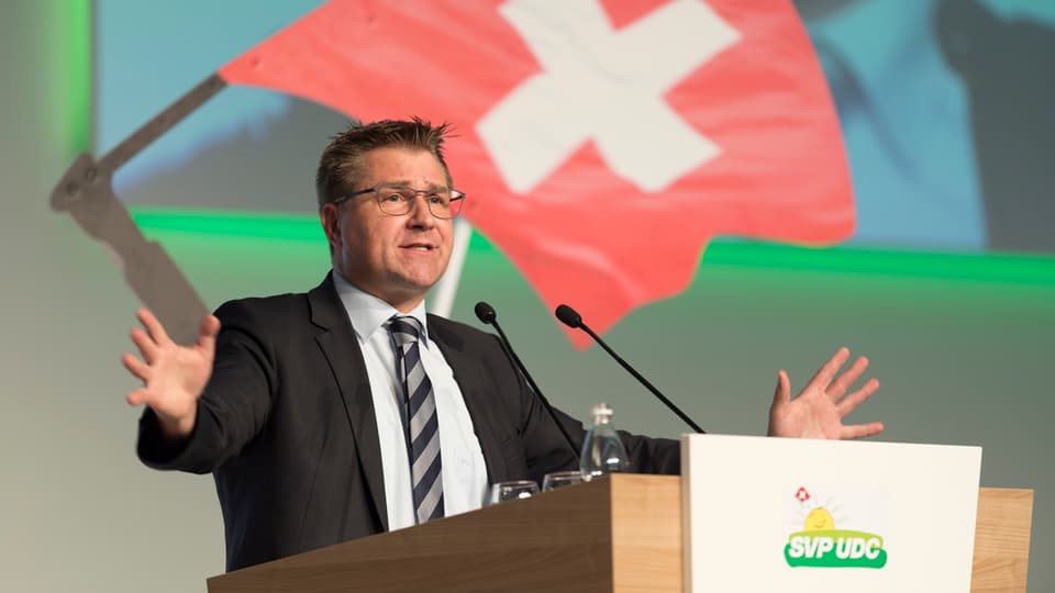 Toni Brunner al pult da referir.