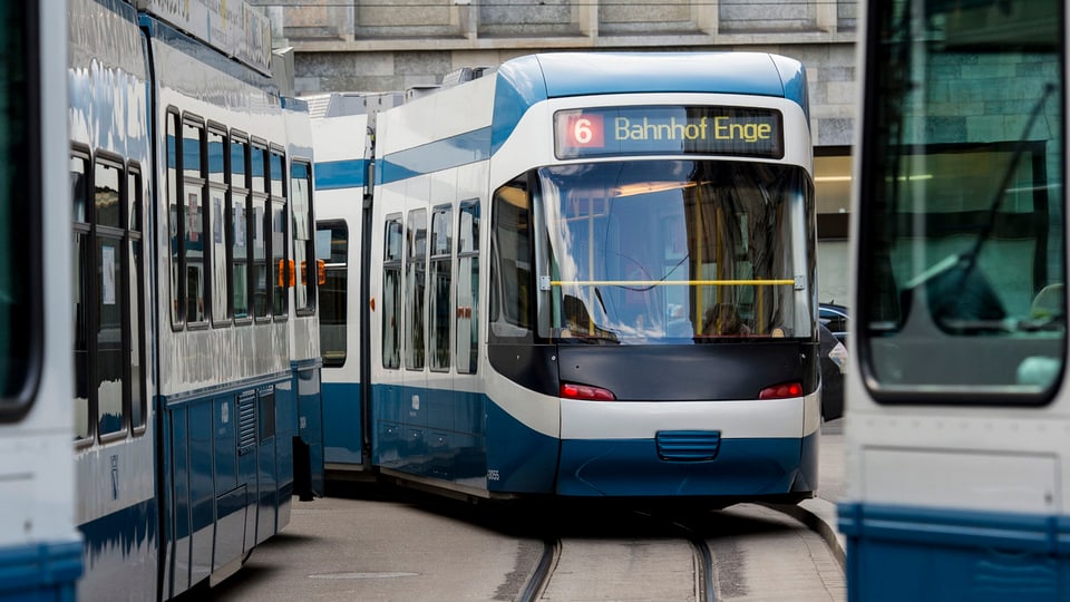 Traffic da tram a Turitg. 