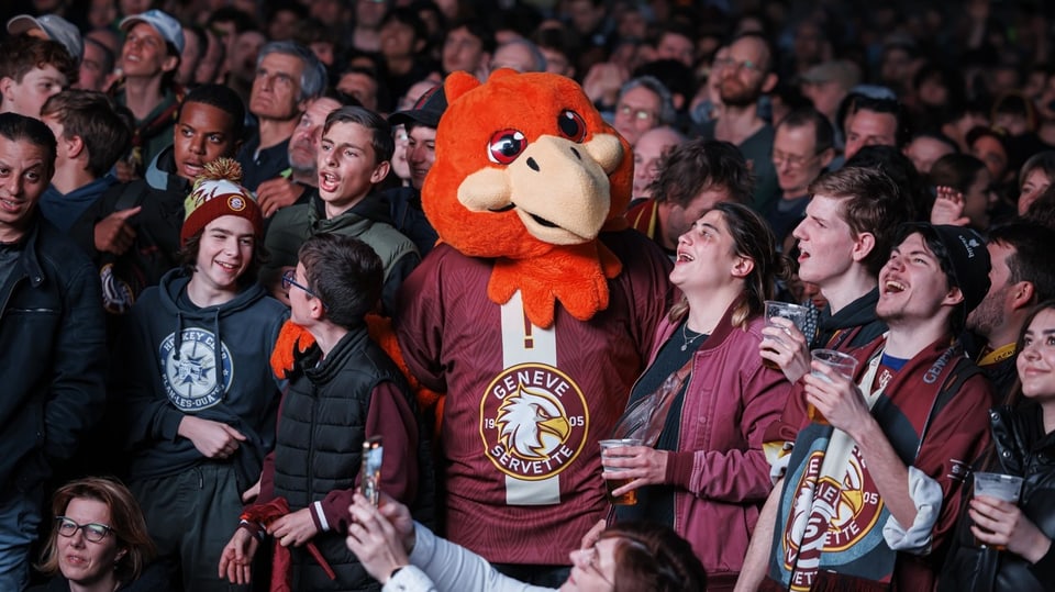 Eishockey-Fans feiern Genf-Servette.