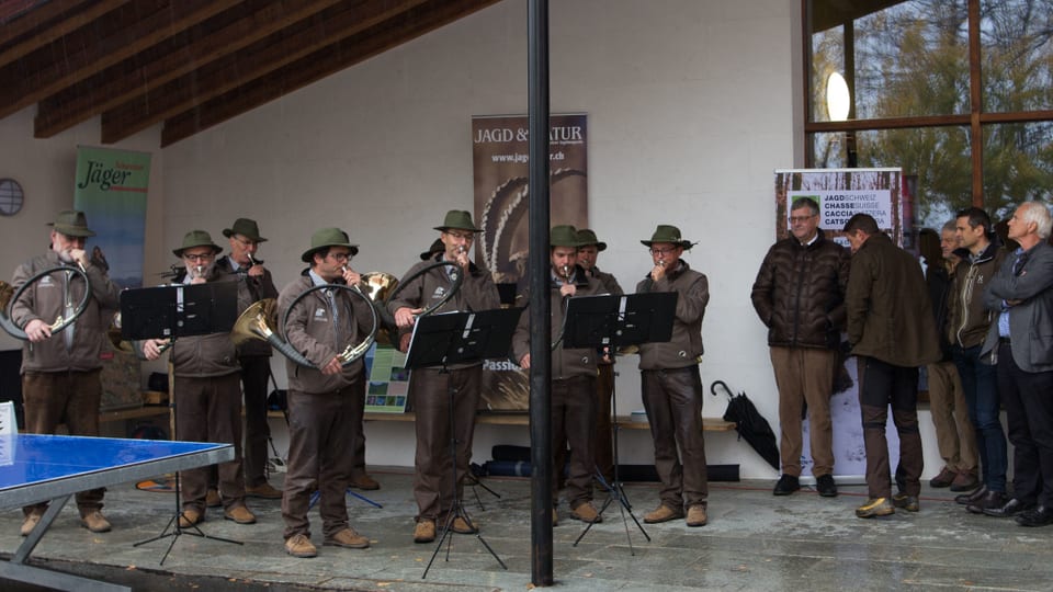 La gruppa da corns Fasch'Alba da il bivgnaint ad Ardez.