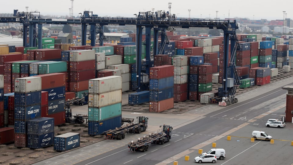In areal da containers.