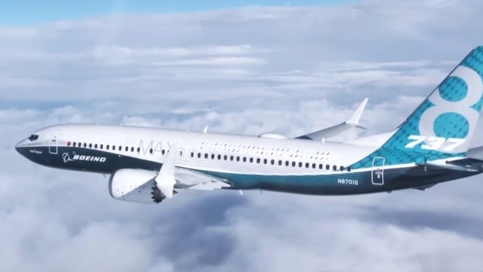 In aviun dal tip Boeing 737 Max sur ils nivels. 