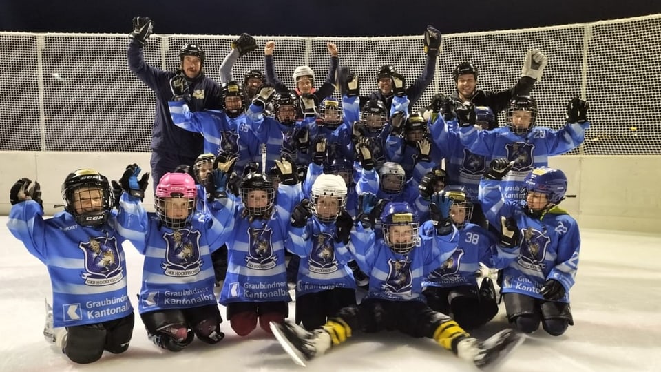 Il hockey en Surses ha in futur. Hockey an Surses ha in futur