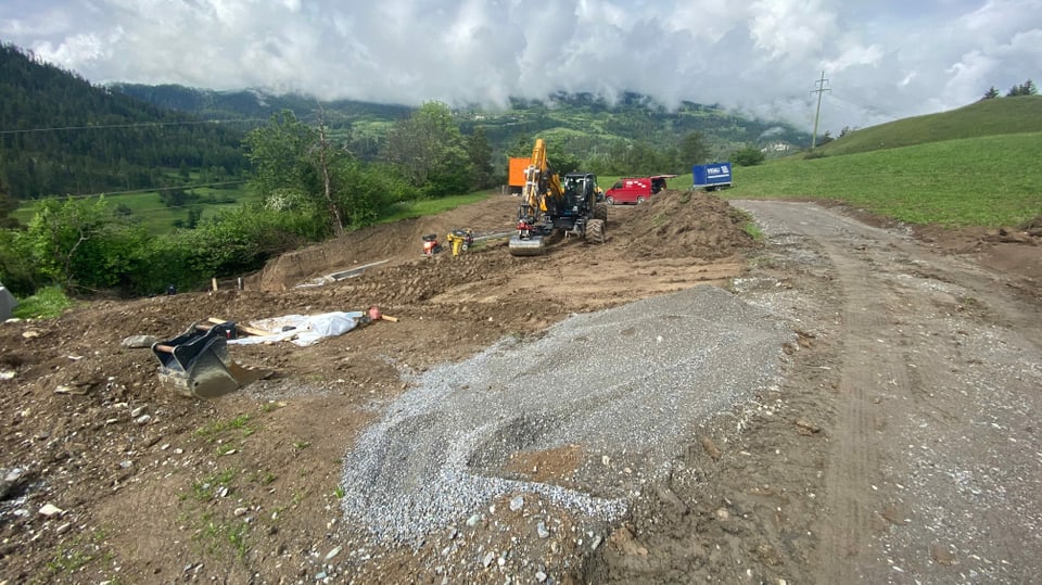 Il plazzal tranter Casti e Brinzauls che vegn nizzegià per la construcziun dal tunnel da sondagi.