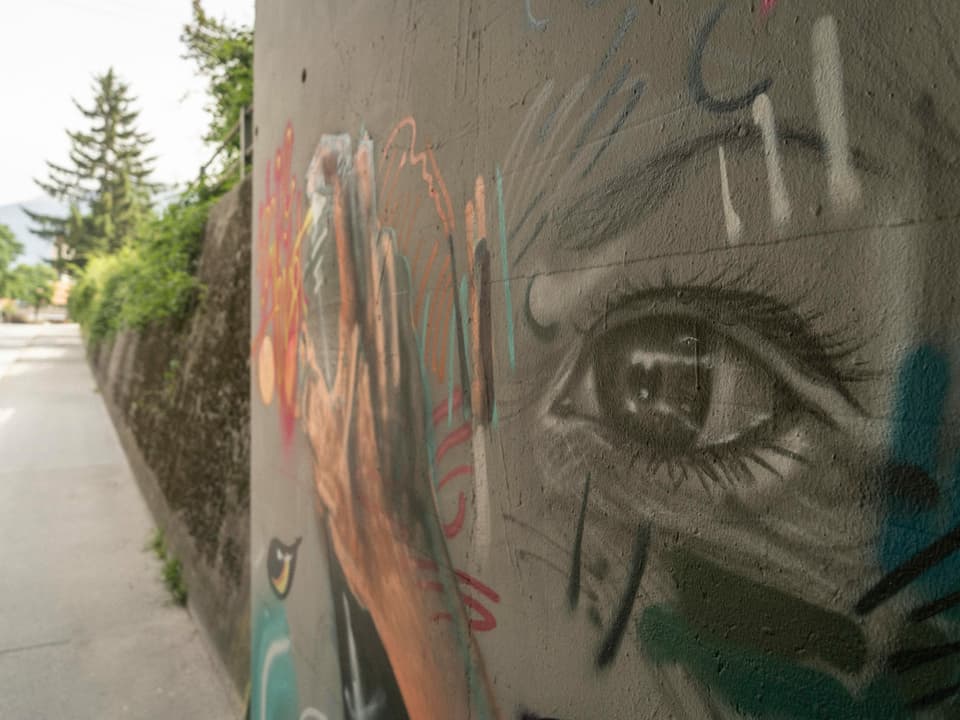 Graffitis en il Quartier dal Rain