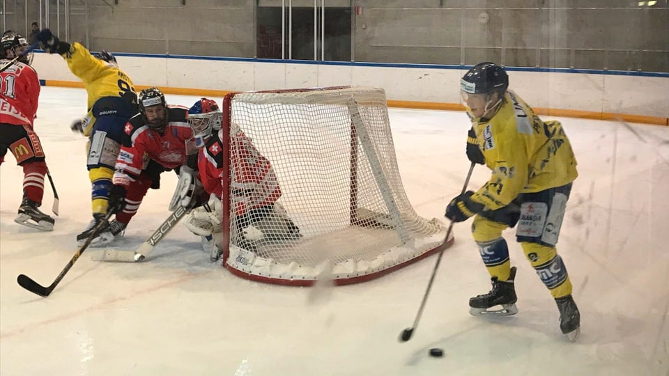 Ina scena d'ina partida da hockey.
