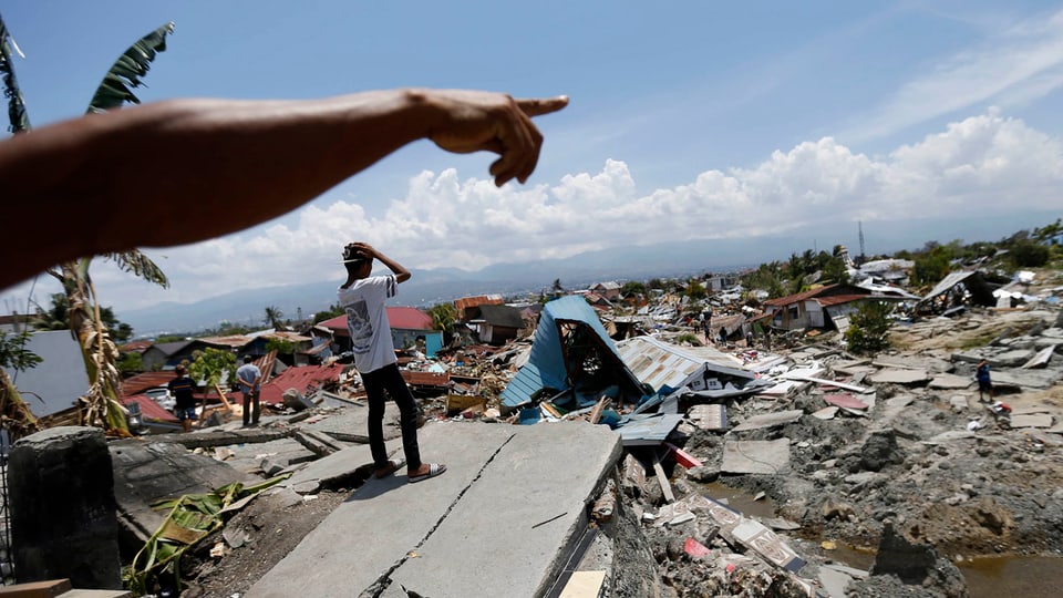 vista sin il terren devastà d'in terratrembel sin l'insla Sulawesi