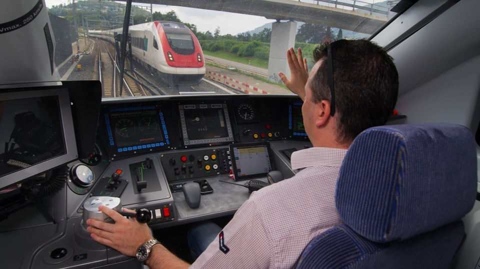 Blick aus Cockpit des ETR610 Neigezugs – die SBB erhöht ihre Transportkapazitäten am Gotthard und den Agglomerationen
