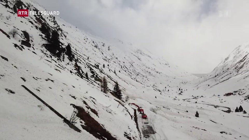 Purtret dal pass cuvert cun lavinas. 