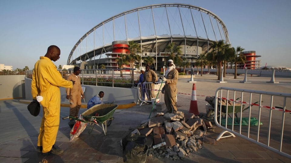 Stadion en il Katar cun lavurers
