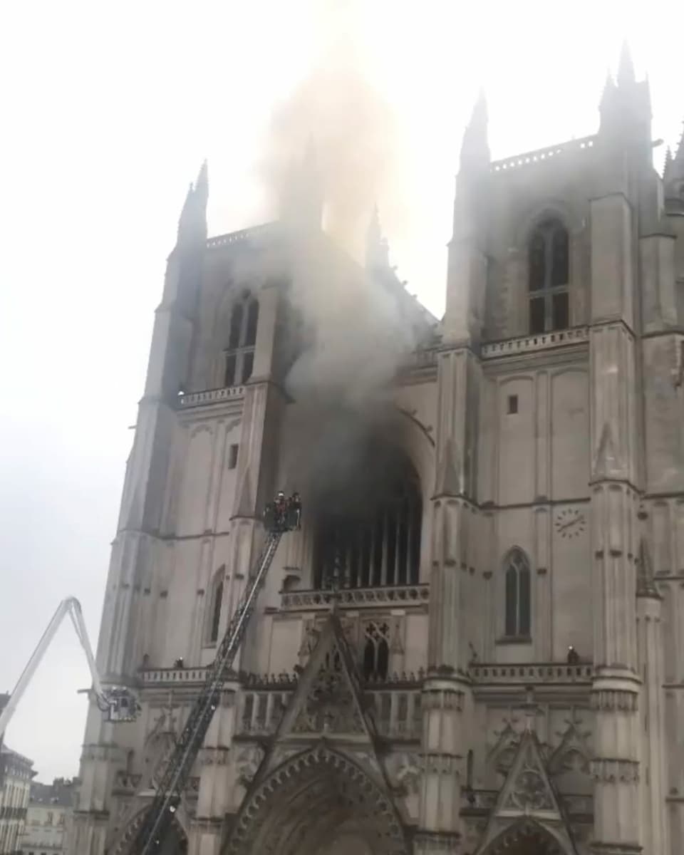 Purtret da la catedrala che arda. 