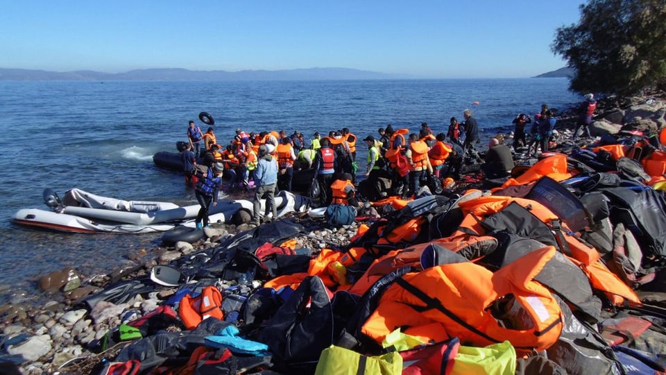 Sin las inslas grecas arrivan mintgadi da quai da 5'000 fugitivs. 