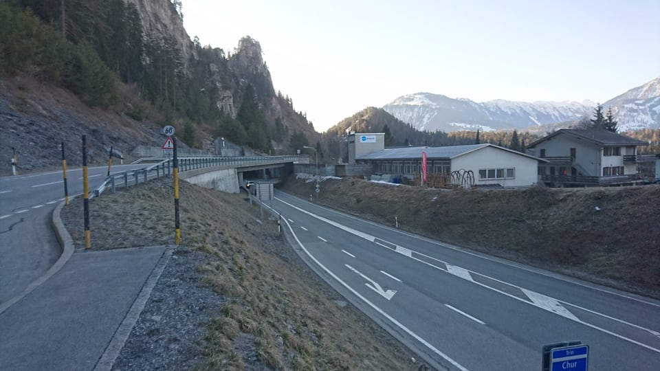 L'entrada dal tunnel da Trin da la vart da Trin Mulin.