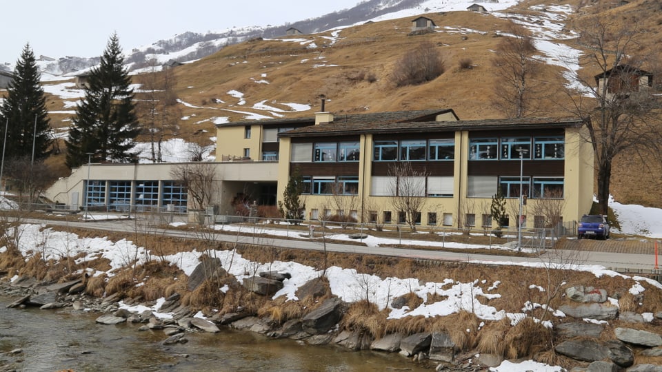 Scola e halla polivalenta da Val S. Pieder