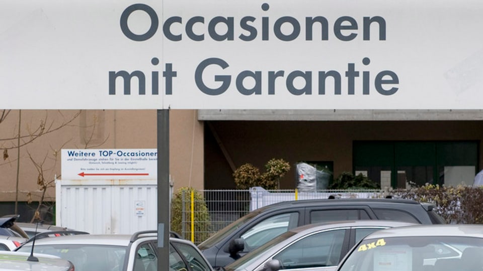 inscripziun d'ina garascha "occasiuns cun garazia" sutvart autos