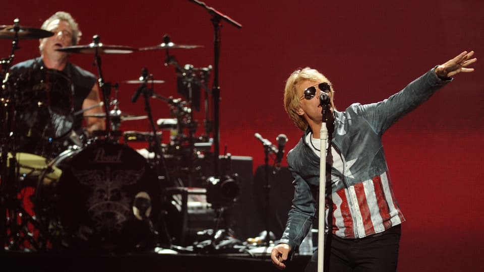 Bon Jovi während eines Konzerts.