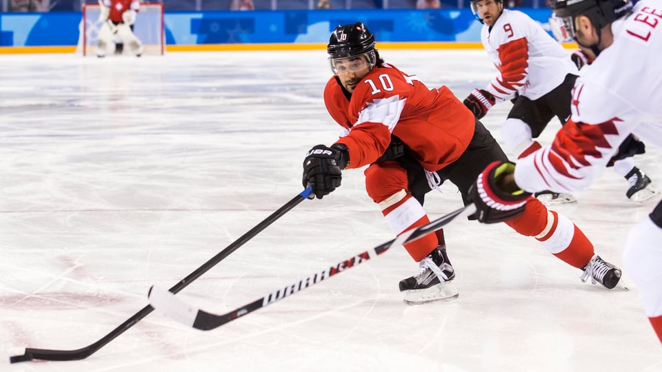 Il giugader da hockey Andres Ambühl.