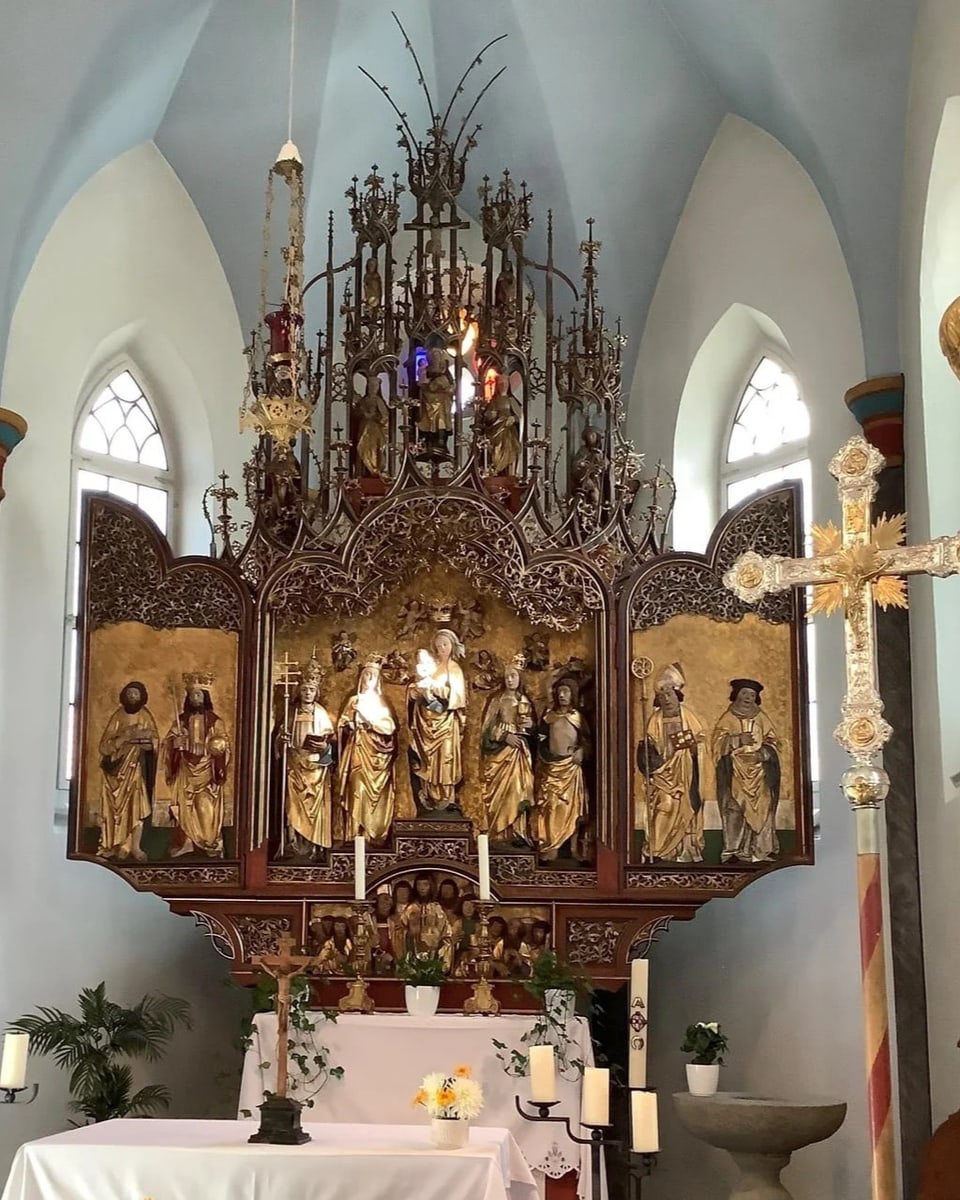 Experten sollen für die Gemeinde Albula klären, wie der Altar in der Kirche in Brienz notfalls evakuiert werden kann.