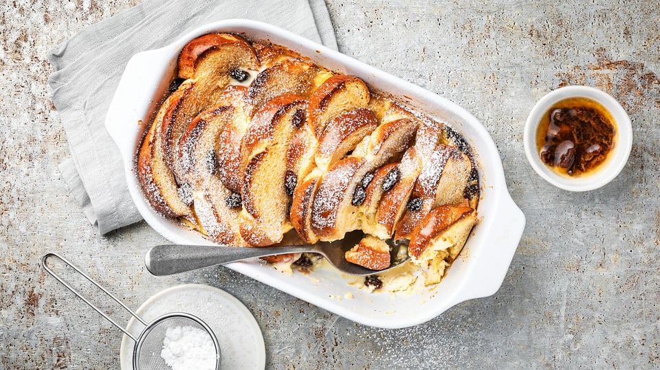 Rezept für Brotpudding. Die Bündner Spezialität Brotpudding. Brotpudding Rezept zum nachkochen.