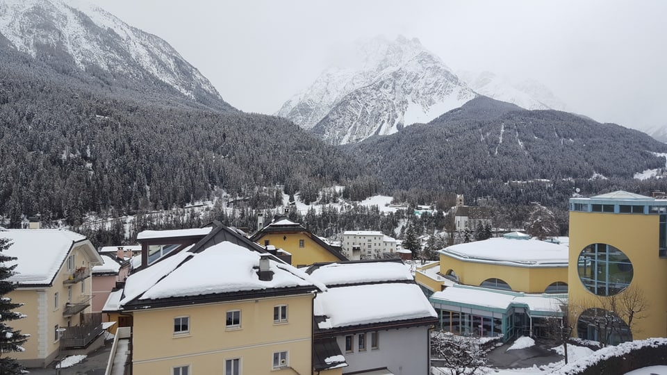 Scuol, cul Bogn Engiadina e la baselgia