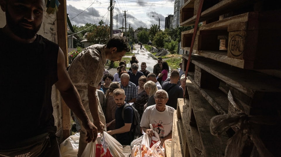 Hilfsgüter werden in der Ukraine verteilt.